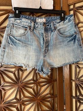 Free People Light Wash Distressed Cut Off Denim Shorts sz 28 button fly